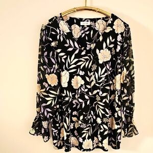 Calvin Klein Black‎ and White Blouse. Vneck. Long Sleeves With Ruffel. 2X